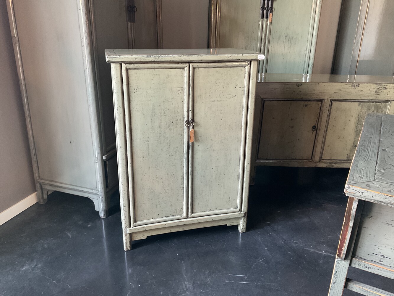 2 deurs kastje gelakt hoogglans