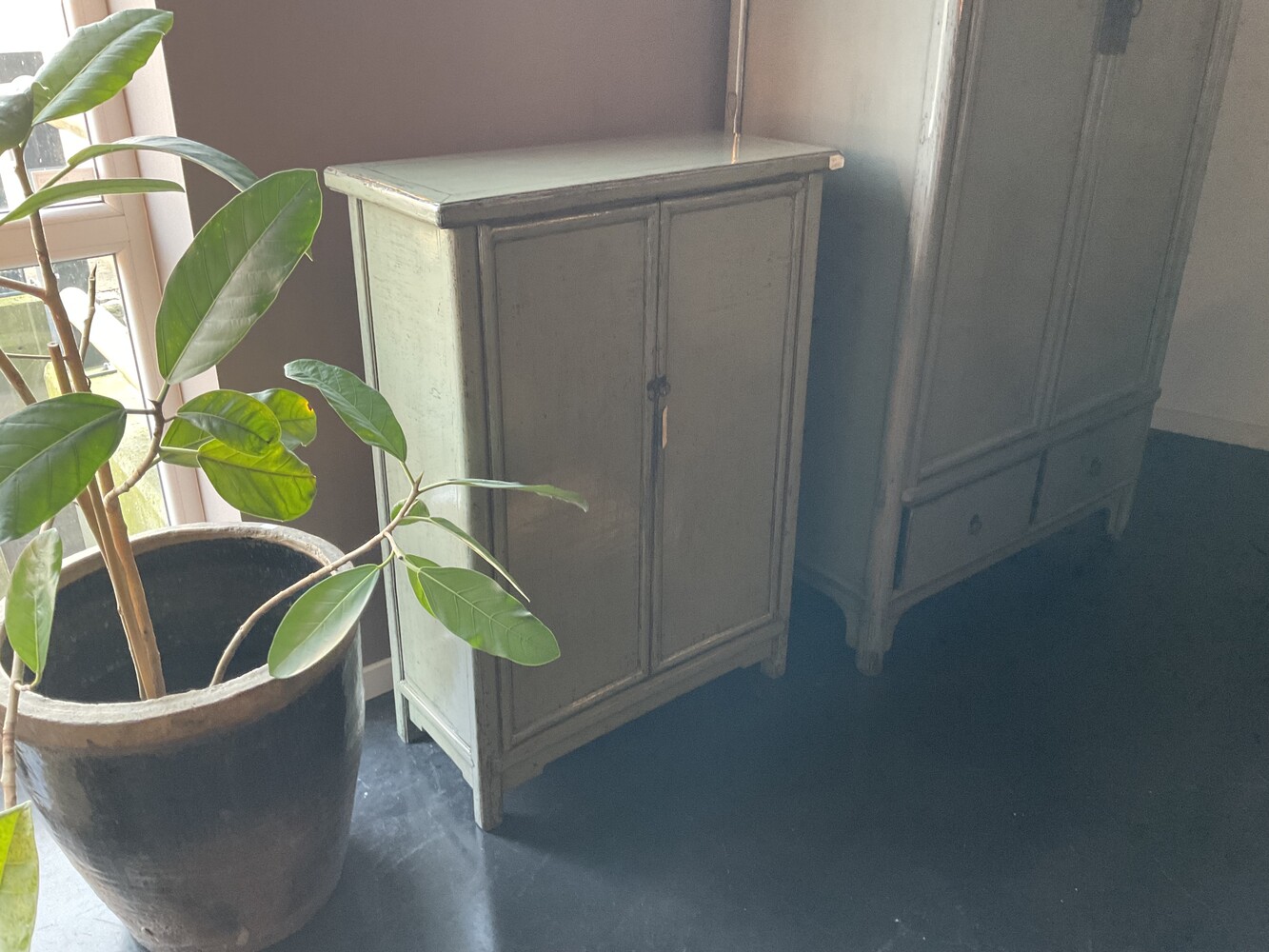 2 deurs kastje gelakt hoogglans