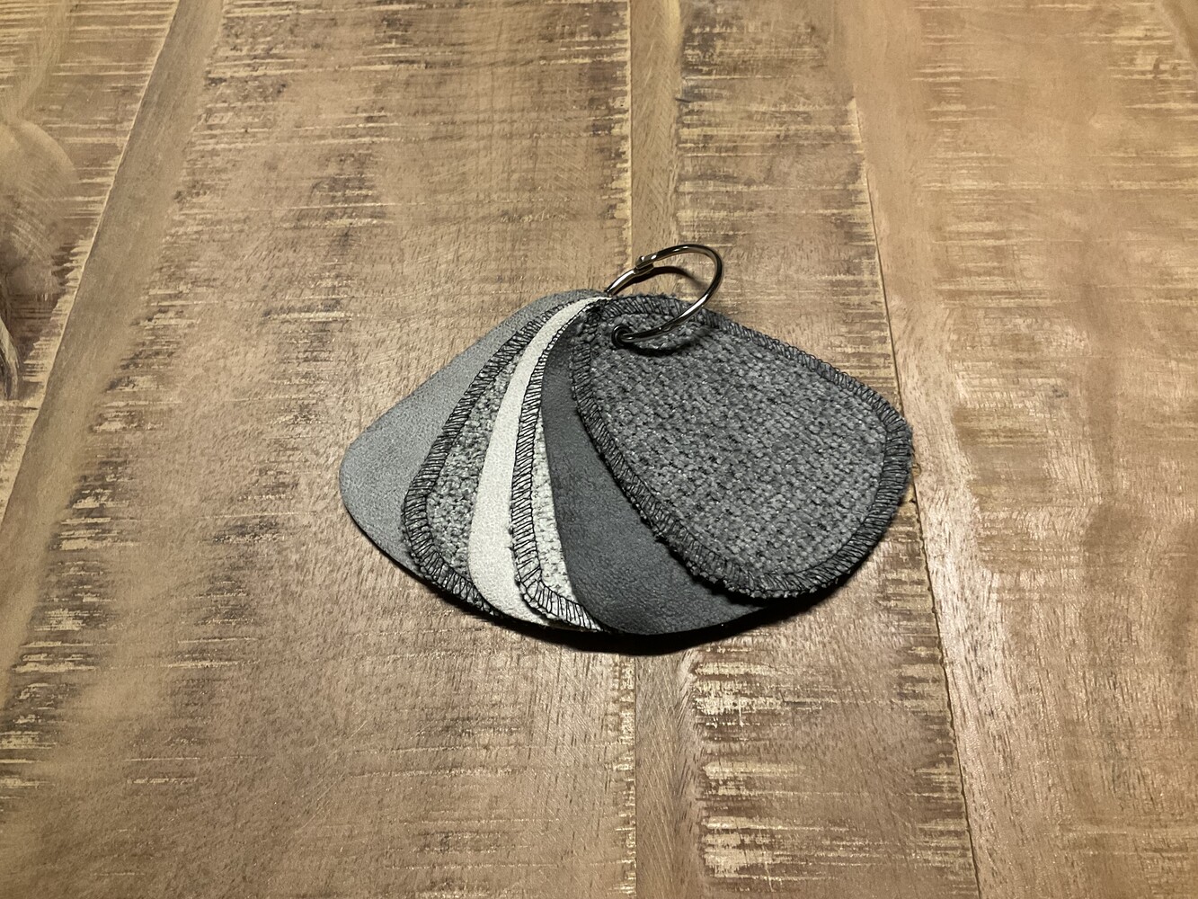 Armstoel Longford met draaipoot en 2 soorten stof