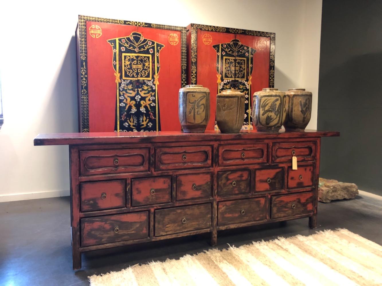 Chinese dressoir in een verweerde look - Chinese meubelen One of a Kind - Unieke Kasten De Graef Colonial Warehouse - Colonial Warehouse