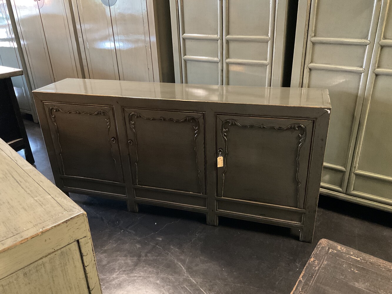 Dressoir oud 3 deuren gelakt hoogglans