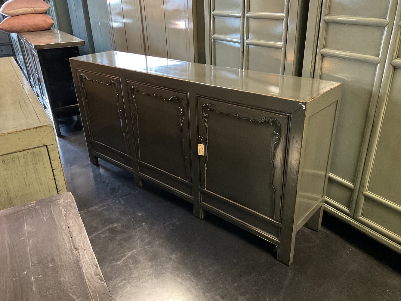 Dressoir oud 3 deuren gelakt hoogglans