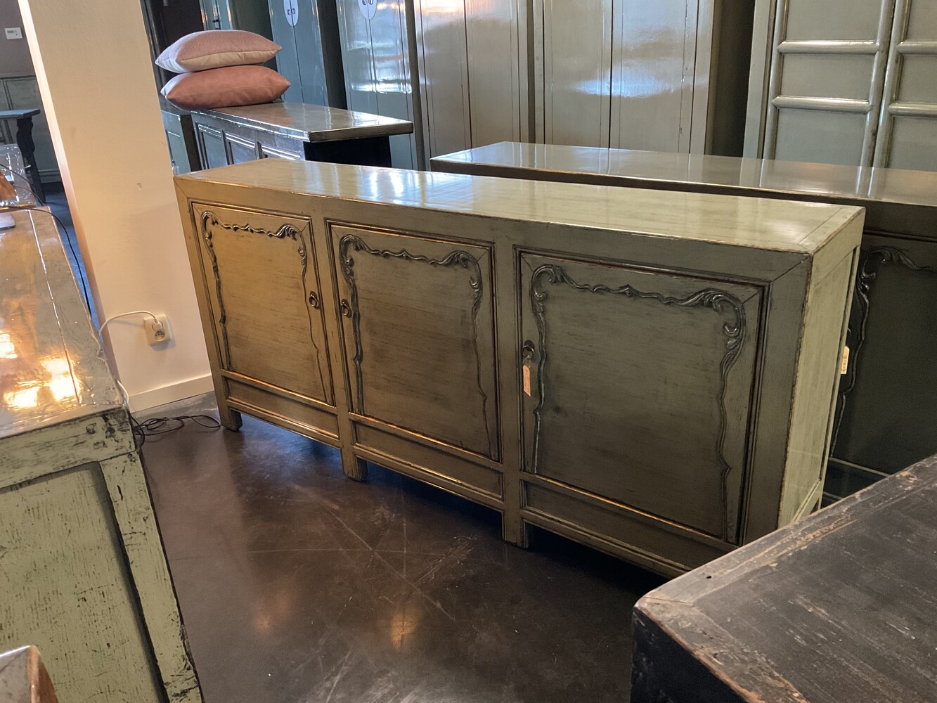 Dressoir oud 3 deuren gelakt hoogglans