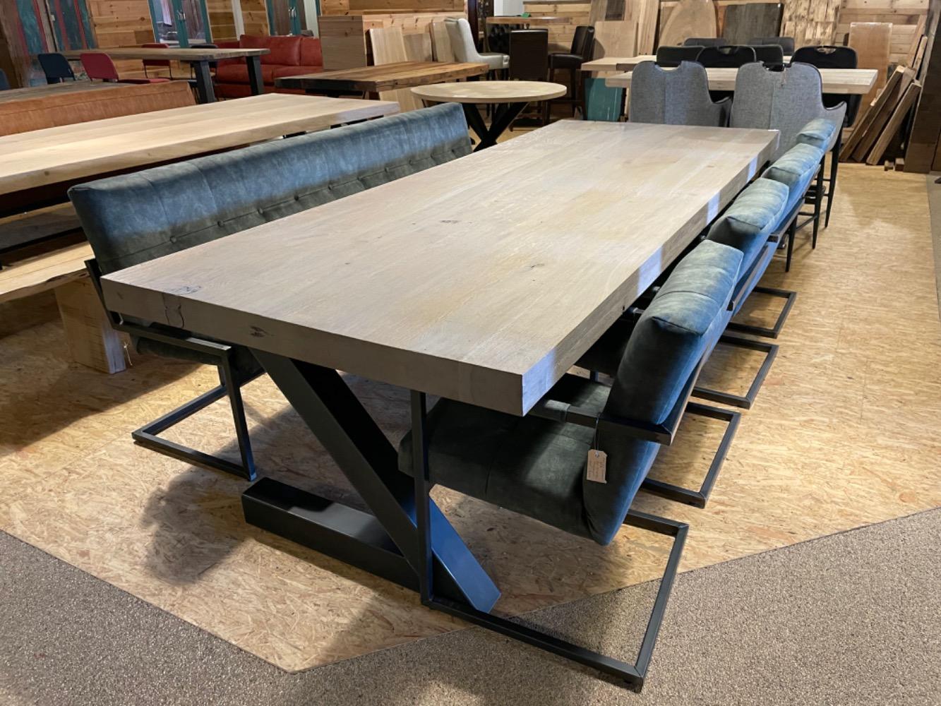 fout Oven Wedstrijd Eiken tafel industrieel onderstel - Stoere tafels met een industrieel  onderstel vind je in Kessenich - Check de stoerste eetkamertafels gewoon in  Kessenich - Colonial Warehouse