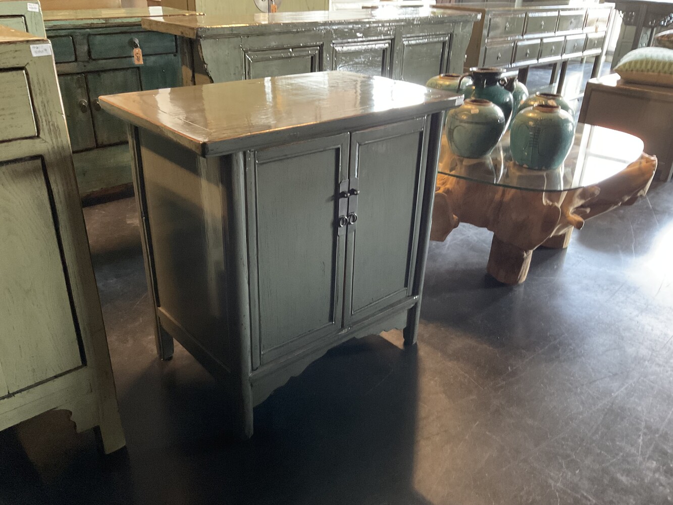 Klein kastje gelakt 2 deurs