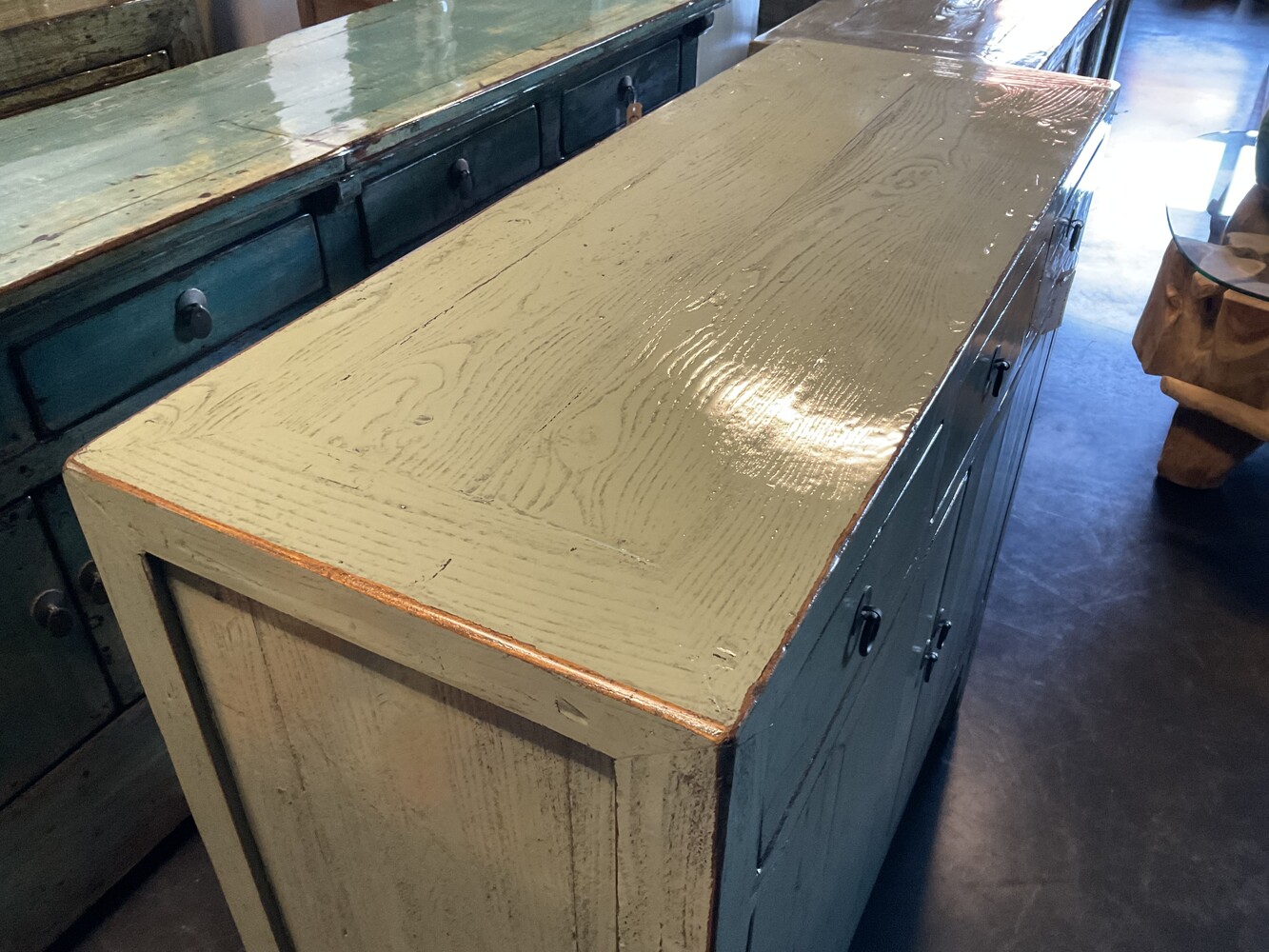 Klein kastje gelakt hoogglans