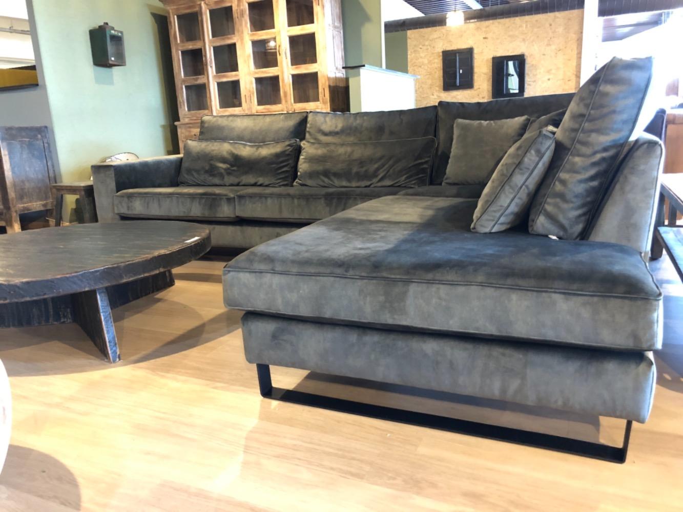 dood Rally Kruipen Loungebank Beauty 3 zits en ottoman met sledevoet in Adore - Showroombanken  - Op zoek naar een stoere bank? - Colonial Warehouse