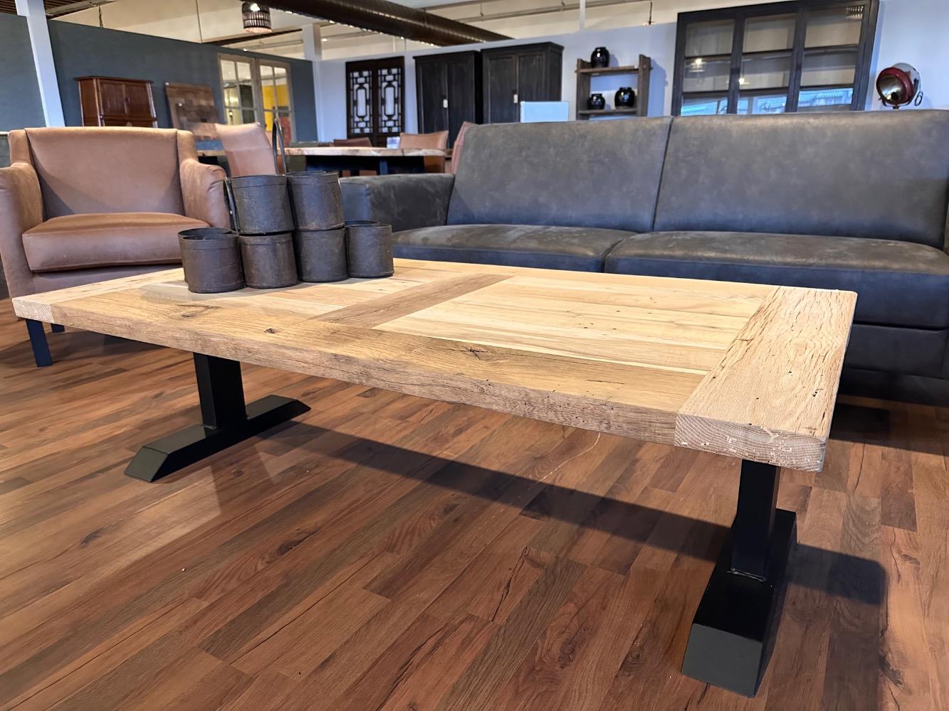 Salontafel oud eiken T poot 