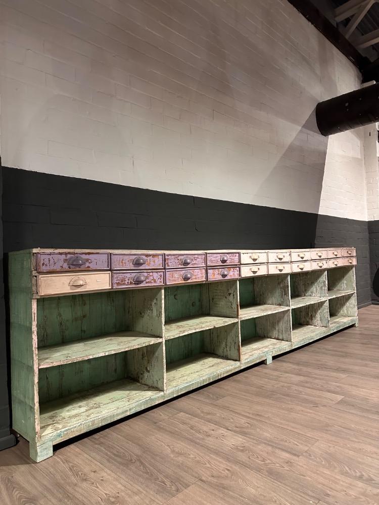 Stoere winkelkast oud 