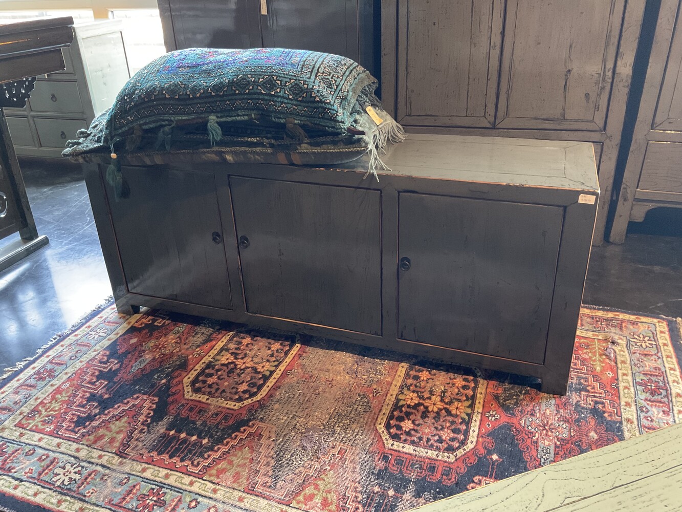 Tv meubel oud 3 deuren gelakt hoogglans