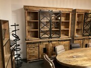 Vitrinekast Earth Industrieel 4 loftdeuren 8 lades Mango