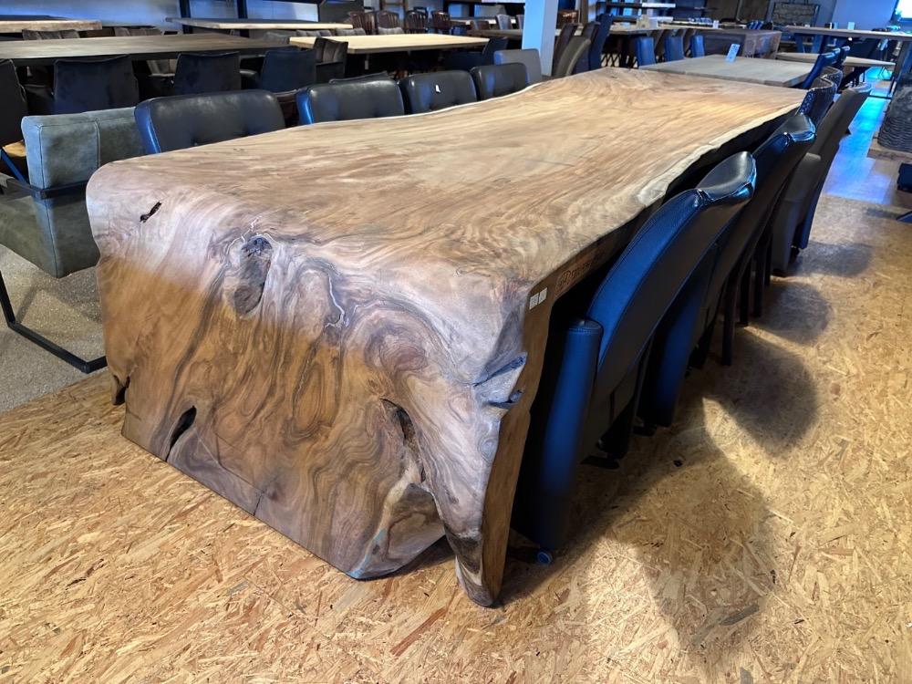 Waterval tafel Suar showroom